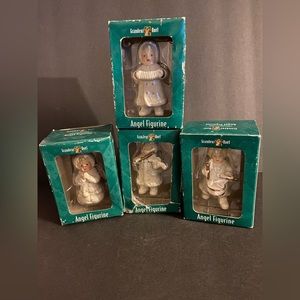 Set of 4 Grandeur Child Playing an Instrument